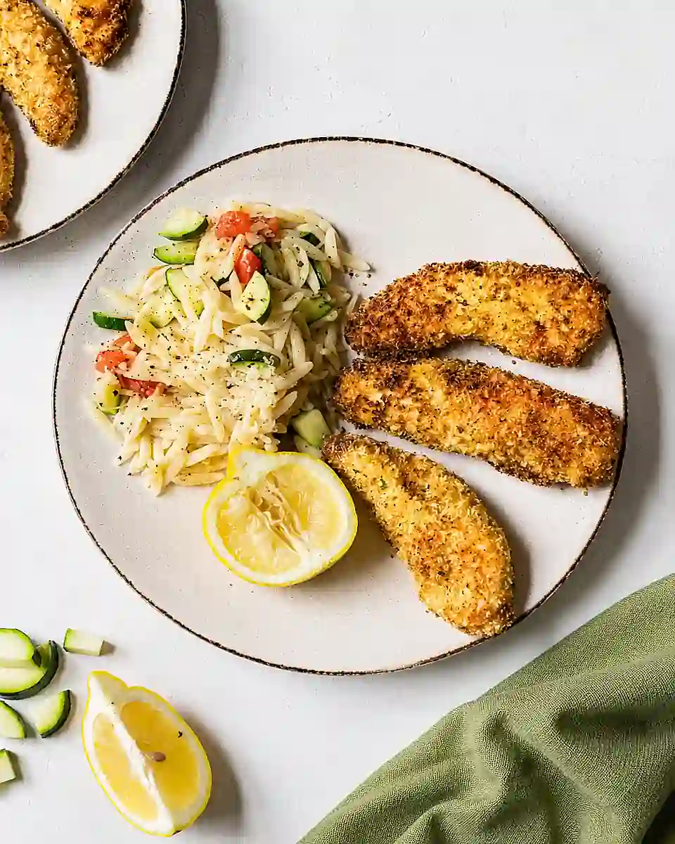 Aiguillettes de poulet air fryer avec salade et citron Aiguillettes de poulet air fryer avec salade et citron